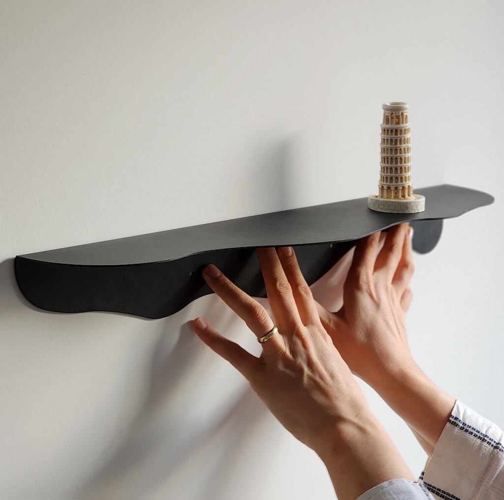 شلف دیواری فرورا موج نصب شده روی دیوار