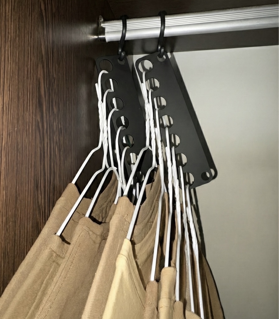 هنگر جادویی و کمجا از برند فرورا در کمد لباس